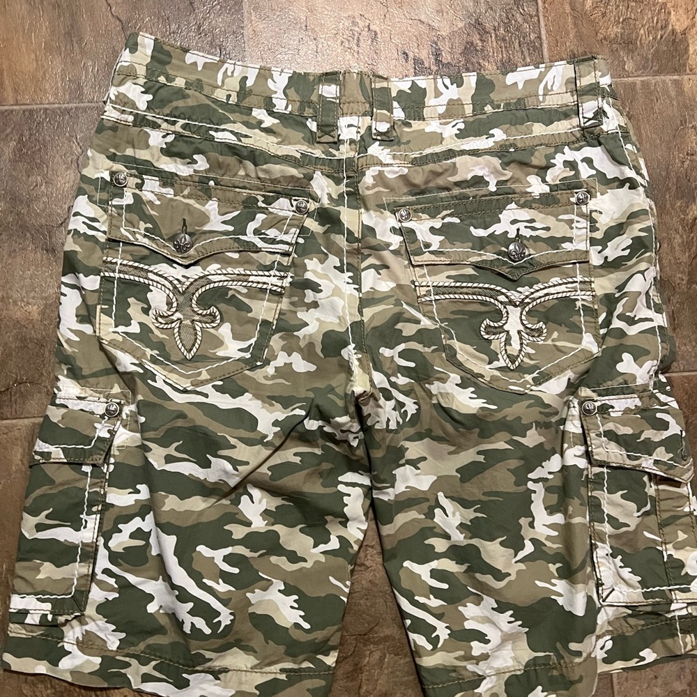 CAMOUFLAGE MENS ROCK REVIVAL SIZE 40 shorts
